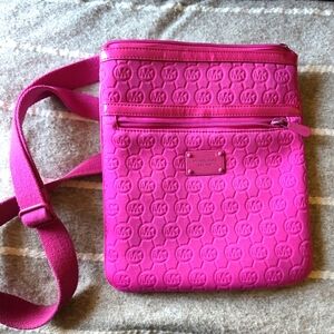Michael Kors pink neoprene crossbody bsg